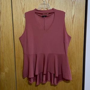 Dice Mauve Keyhole High/Low Peplum Top
